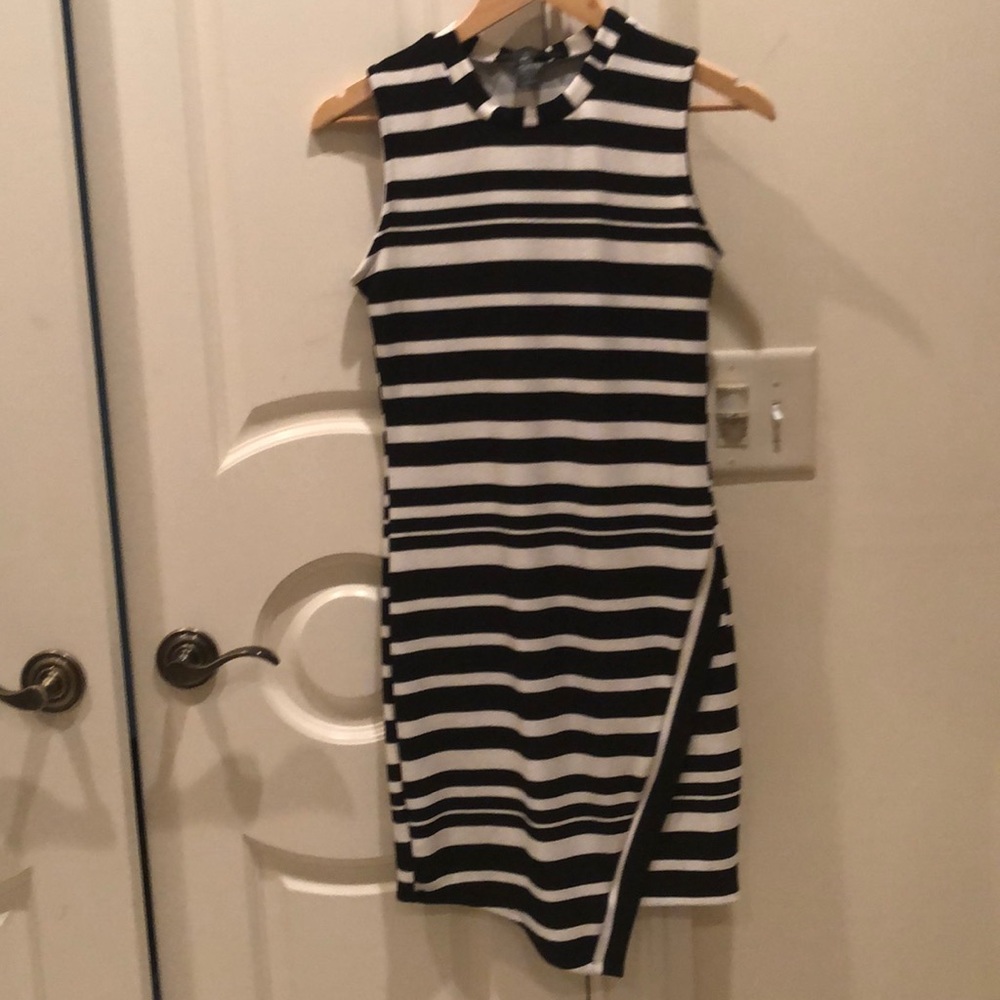 Women’s Sleeveless Dress